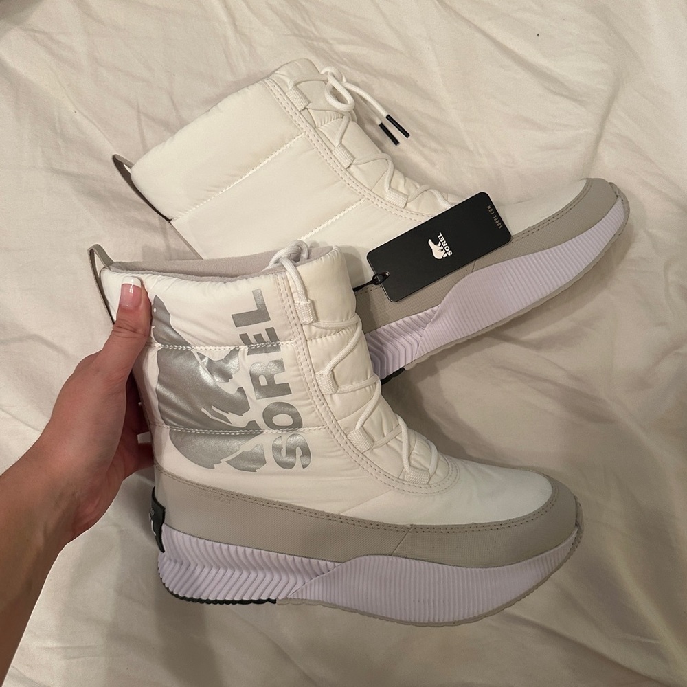 Sorel white and grey boots